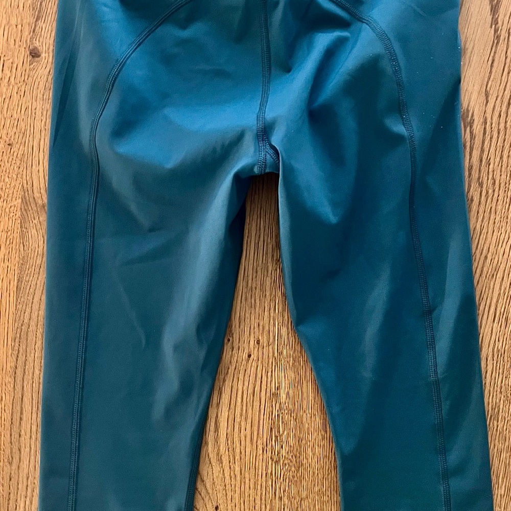 Athleta Accelerate Crop Leggings